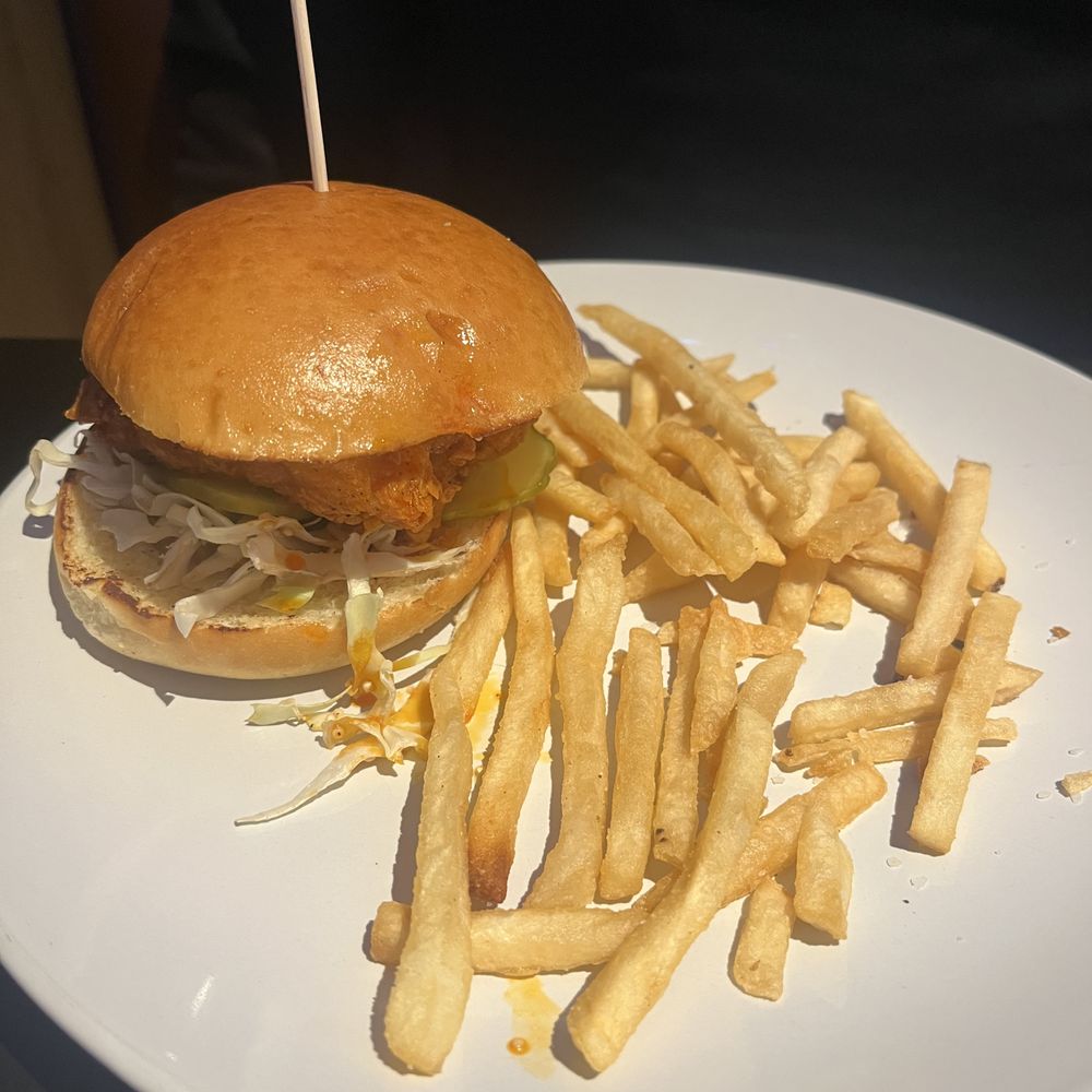 This is the "full" plate. No, it's not a kid's meal. There is a little chicken somewhere under that bun, and a smattering of cold fries.