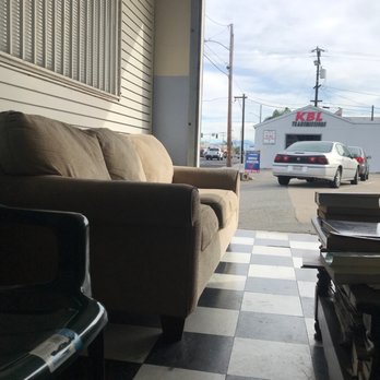 InstaTune - Comfy waiting area - Smog Check Stations Near Me - Huntington Beach, California InstaTune - Comfy waiting area - Smog Check Stations Near Me - Huntington Beach, California