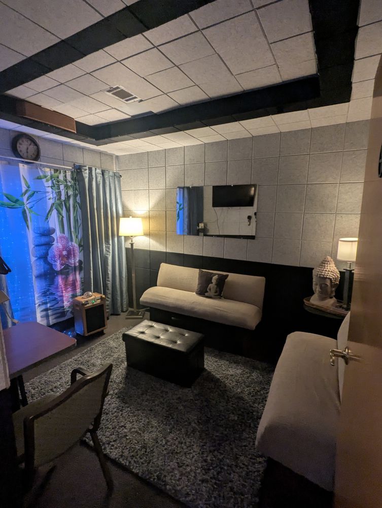 The Studio Lounge & Karaoke