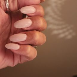 This manicure is already over a week old