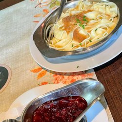 Speiselokal zum Wagen - Bandnudeln und Preiselbeeren Das kommt damit die Sauerbraten