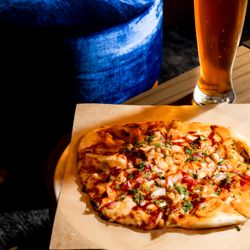 209 Sports Bar And Kitchen - Backyard BBQ Chicken Pizza