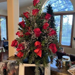 Fox Run Florist - Christmas arrangement