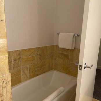 Hotel AKA Brickell - Bathroom - Hotels Near Me - Miami, Florida
