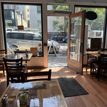 La crepe a moi - dining area - Creperies Near Me - Berkeley, California