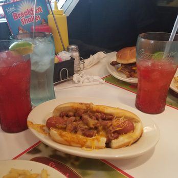 Steak ’n Shake - Chili dog with one piece of ground beef all beans with a Shirley temple - Burgers Near Me - Niles, Ohio