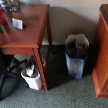 Best Western Rockland - Garbage full and even next to the can. - Hotels Near Me - Rockland, Massachusetts