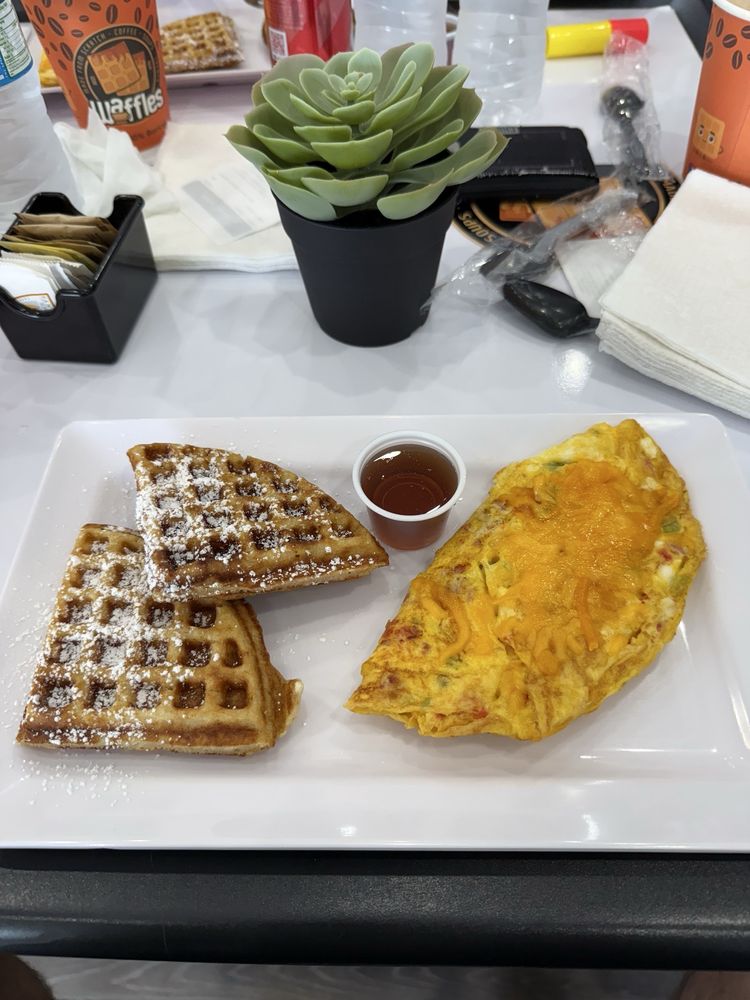 Waffles Dorado Logo