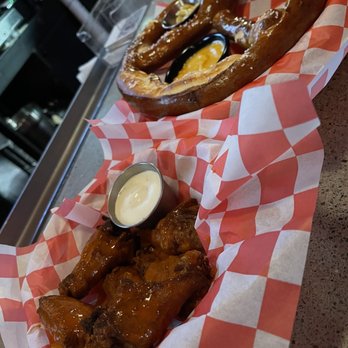 Jucy Lucy - Buffalo wings and pretzel - Bars Near Me - Brooklyn, New York