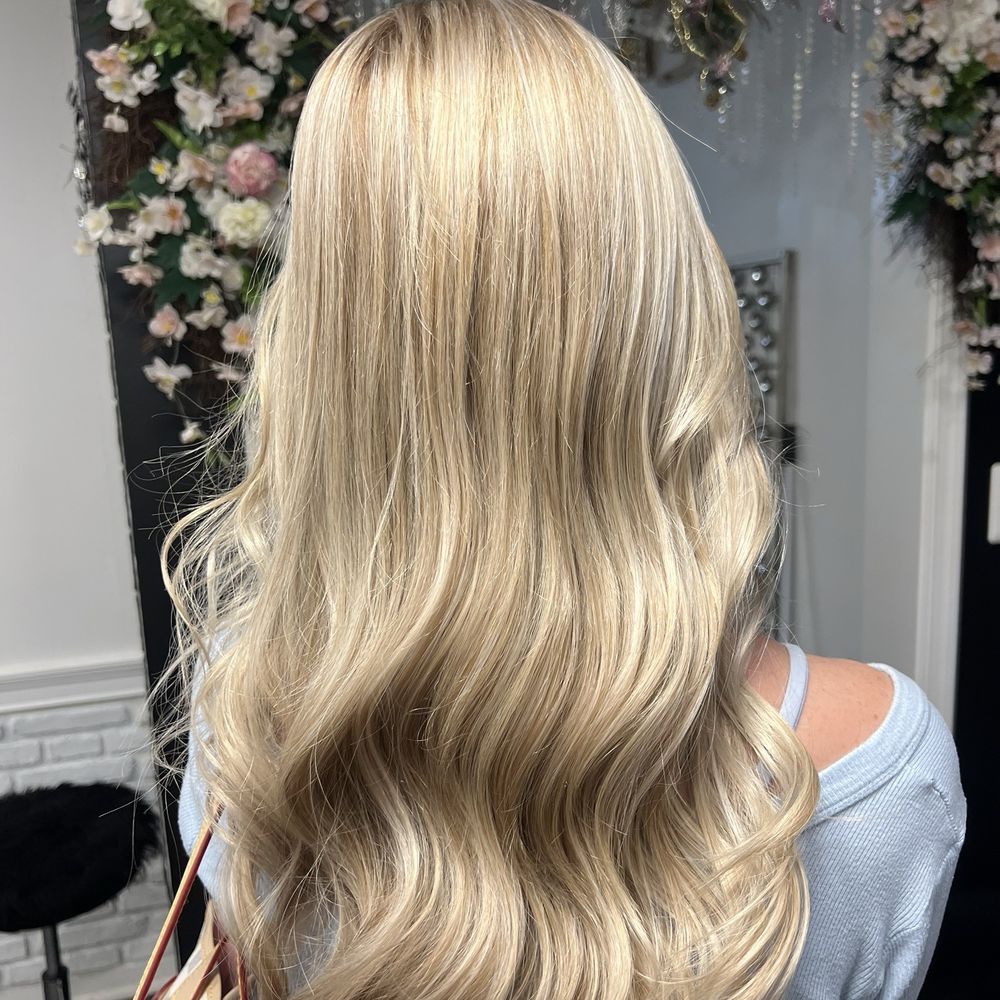 Keo Designs - Blonde highlights - Makeup Artists Near Me - Bethesda, Maryland