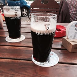 General Post Office - Zwei Pints Guinness mit unterschiedlichem Trinktempo...