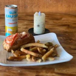 Hill's Tavern and Grill