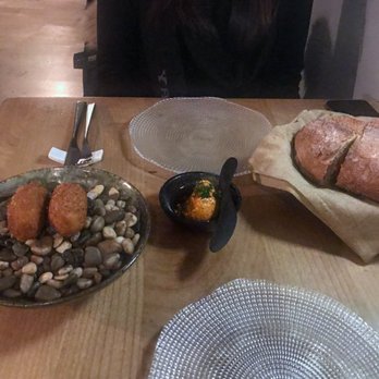 Kuoco 360 - Croquettes and bread with hummus (free) - Spanish Near Me - Madrid, M