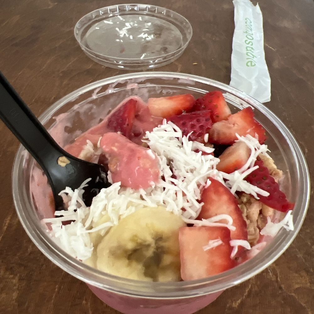 jüs - Strawberry acai bowl - Juice Bars & Smoothies Near Me - Reno, Nevada