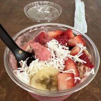 jüs - Strawberry acai bowl - Juice Bars & Smoothies Near Me - Reno, Nevada jüs - Strawberry acai bowl - Juice Bars & Smoothies Near Me - Reno, Nevada