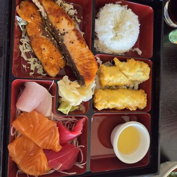 Zen 5 Sushi - Salmon Terriyaki Bento Box - Sushi Bars Near Me - San Diego, California Zen 5 Sushi - Salmon Terriyaki Bento Box - Sushi Bars Near Me - San Diego, California