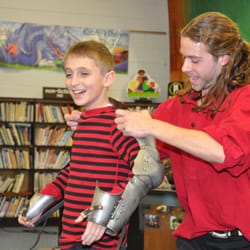 Days of Knights - A volunteer tries on real armor.
