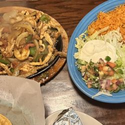 El Puente Mexican Grill - Fajitas