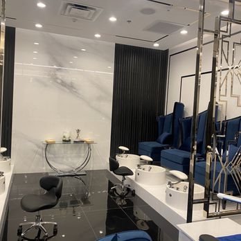 LV Nails Lounge - Pedicure chairs - Nail Salons Near Me - Orlando, Florida
