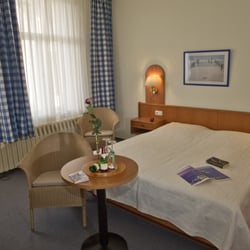 Haus Sellin - Doppelzimmer-Classic an denkmalgeschützter Fassade im historischen Altbau zur Wilhelmstraße hin