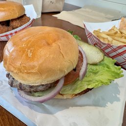 Chicken sandwich, classic cheeseburger (add lettuce)