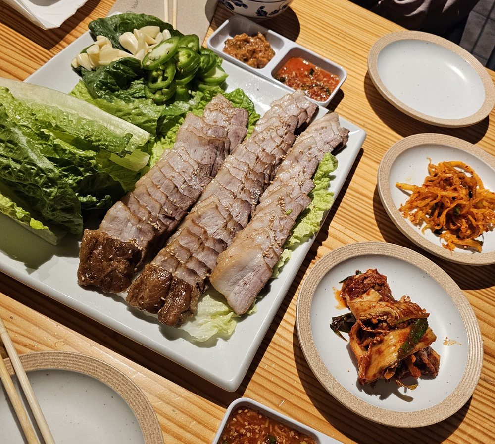 Food from Hanyang Wang Jokbal