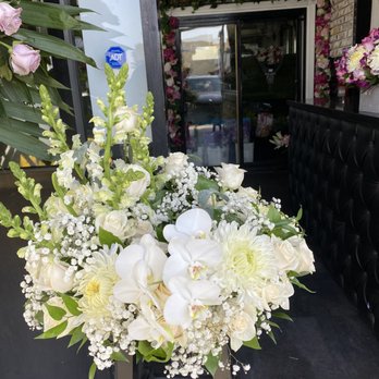 Bolsa Florist - Urn wreath - Florists Near Me - Westminster, California