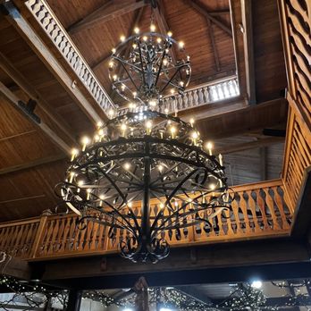 Raphael Vineyard and Winery - Rustic decor - Wine Tasting Room Near Me - Peconic, New York