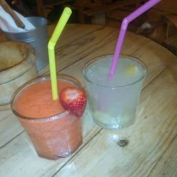 La Galerna - Daiquiri de fresa y caipiriña (6 € cada uno; 4 € la versión mini) - Fast Food Near Me - Málaga, Massachusetts