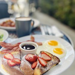 Lazy Daisy Cafe - French Toast Special