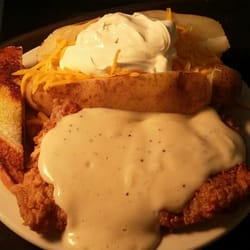 Lyons Station Icehouse & Grill - Chicken fried steak