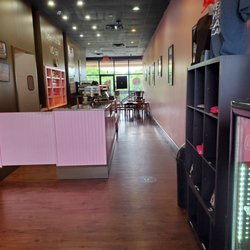 Smallcakes Cupcakery - Marietta - Interior