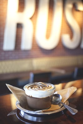 Blatt Beer & Table by null