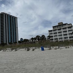 Main hotel on left and efficiencies on right. Main hotel on left and efficiencies on right.