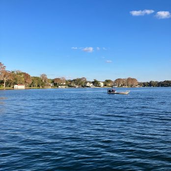 Scenic Boat Tour - Boat Tours Near Me - Winter Park, Florida Scenic Boat Tour - Boat Tours Near Me - Winter Park, Florida