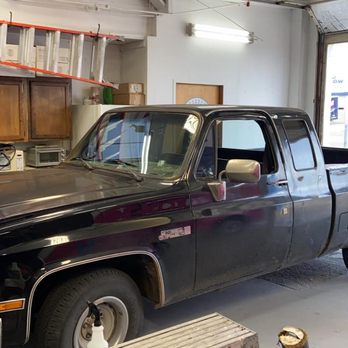 Auto Glass Specialist - You don't see many of these around 1985 extended cab - Auto Glass Services Near Me - Yukon, Oklahoma Auto Glass Specialist - You don't see many of these around 1985 extended cab - Auto Glass Services Near Me - Yukon, Oklahoma