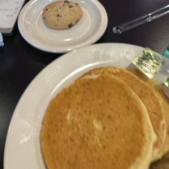 Grumpy's Cafe - Pancakes oat milk- dry and tough - Breakfast & Brunch Near Me - Cleveland, Ohio
