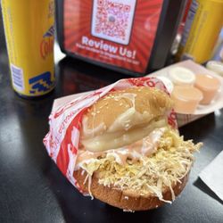 La Perrada del Gordo Wellington - Shredded chicken sandwich