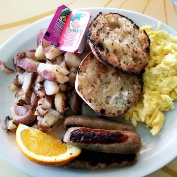 The Daisy Cafe - Traditionalist breakfast with scrambled eggs, chicken sausage and an English muffin. - American Near Me - Bellingham, Washington