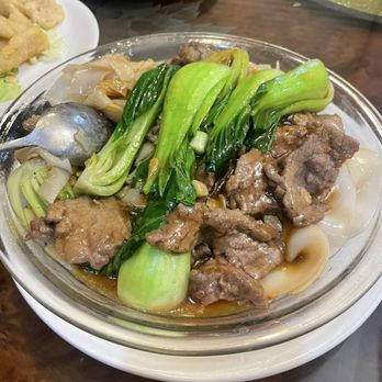 Mandarin Kitchen - Beef Chow Fun with Vegetables - Dim Sum Near Me - Minneapolis, Minnesota