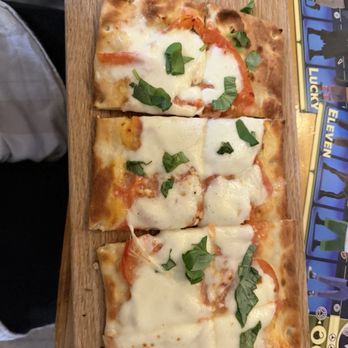 Tabletop - Tabletop Classic Flatbread Pizza - Cafes Near Me - Cleveland, Ohio