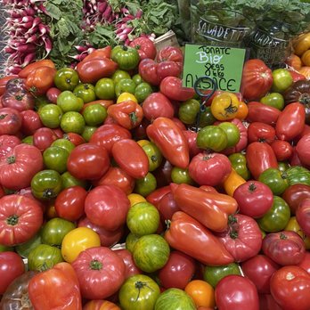 Marché Central - This stand of tomatoes!! Simply gorgeous! - Fruits & Veggies Near Me - Nancy, 54