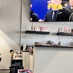 the nail bar
