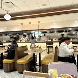 B-Line Diner - Dining area