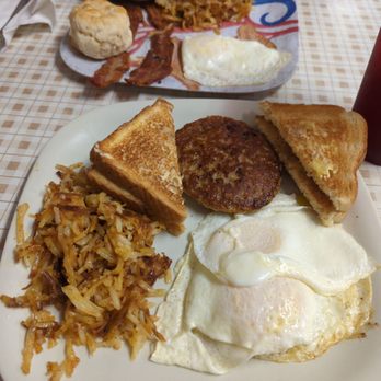 Janice's Dinner Bell Cafe - Country Breakfast with three eggs - Breakfast & Brunch Near Me - Kirbyville, Texas