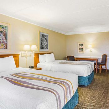 La Quinta Inn by Wyndham Eagle Pass - Guest room - Hotels Near Me - Eagle Pass, Texas La Quinta Inn by Wyndham Eagle Pass - Guest room - Hotels Near Me - Eagle Pass, Texas