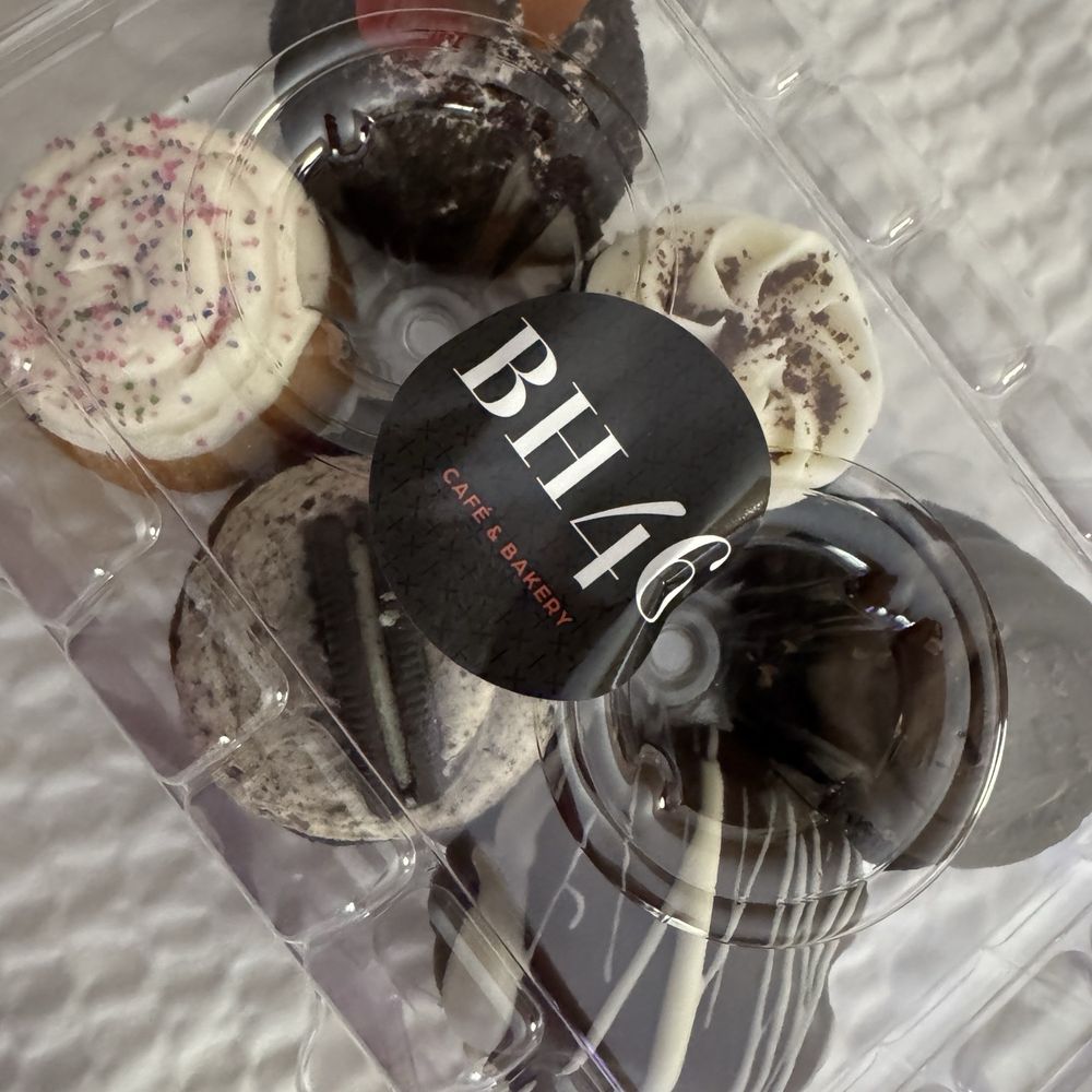 Regular - Half Dozen Cupcakes Regular - Half Dozen Cupcakes