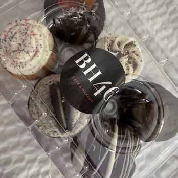 Bakehouse 46 - Regular - Half Dozen Cupcakes - Cupcakes Near Me - Ann Arbor, Michigan