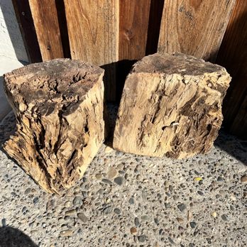 Sac-Valley Firewood - Sample of partially rotted wood (that will burn up instantly) - Firewood Near Me Sac-Valley Firewood - Sample of partially rotted wood (that will burn up instantly) - Firewood Near Me