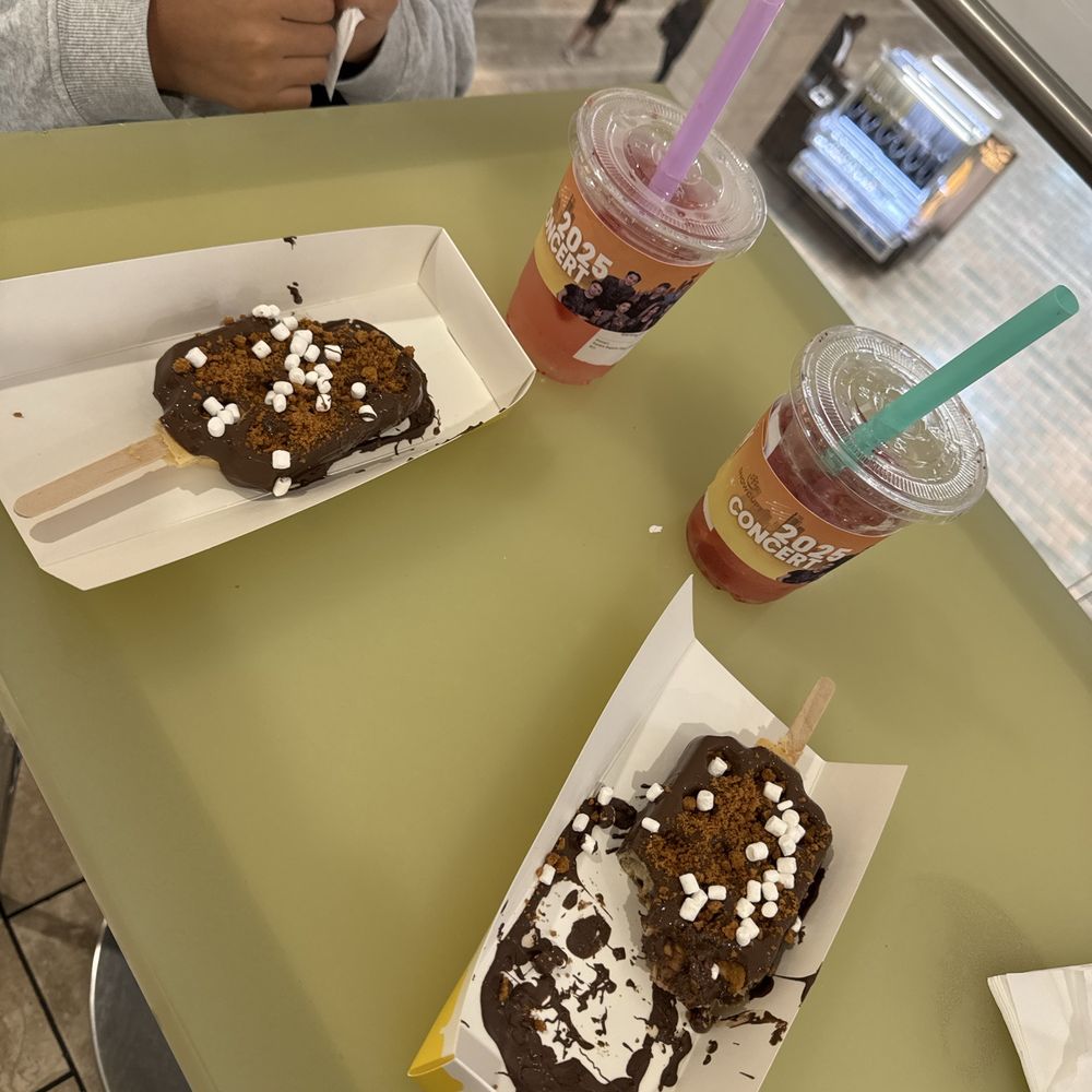 Snowcup Cafe - Mochi waffle s'mores and strawberry sparkling ade - Desserts Near Me - Seattle, Washington Snowcup Cafe - Mochi waffle s'mores and strawberry sparkling ade - Desserts Near Me - Seattle, Washington